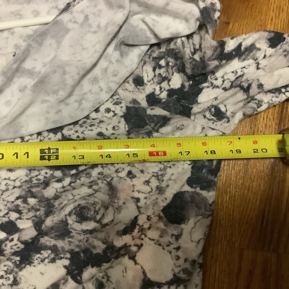 Soft Surroundings Joleigh Gray Floral Long Sleeve Cowl Neck Sweater Comfy Size L - Picture 8 of 9